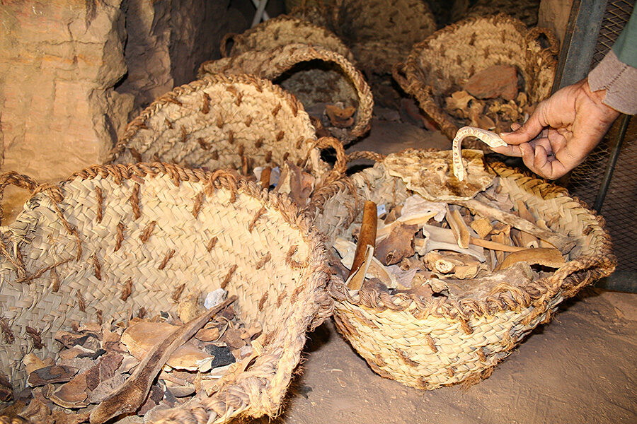 Bones-inside-Tombs-of-the-Nobles_5863
