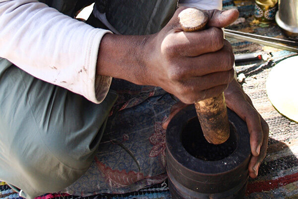 Grinding-coffee_Aswan-Individual_3314