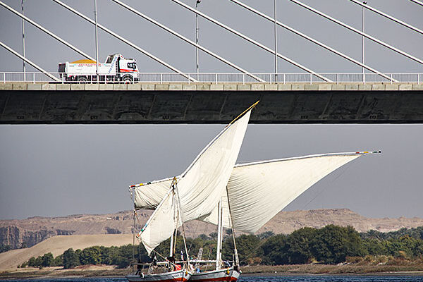 Bridge+2Feluccas_2341 Bridge+2Feluccas_2341